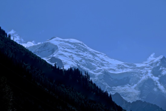 F8309995-Contraste